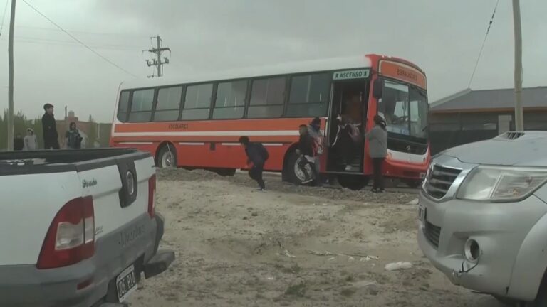 El ministro de educación garantizó el transporte escolar para Comodoro