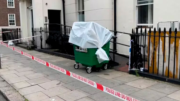 Horror en Londres: hallaron los restos de una bebé recién nacida en un contenedor de basura