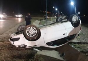 Camino Centenario, comodoro, policia, vuelco