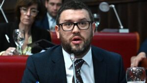 aulas, celulares, Juan Pais