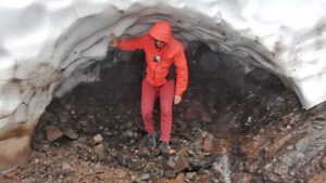 Esquel, Hielo, Túneles