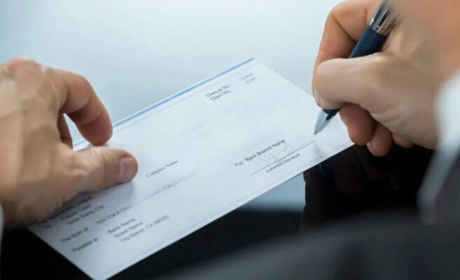 cheques falsos, estafa, Madryn