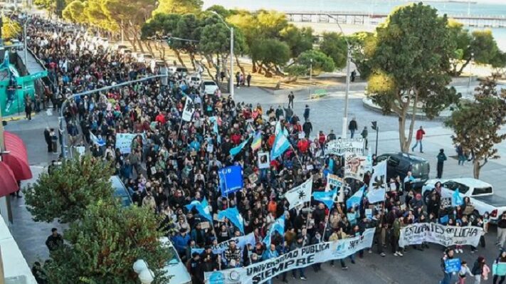 Docentes universitarios paran 72 horas ante la falta de respuestas
